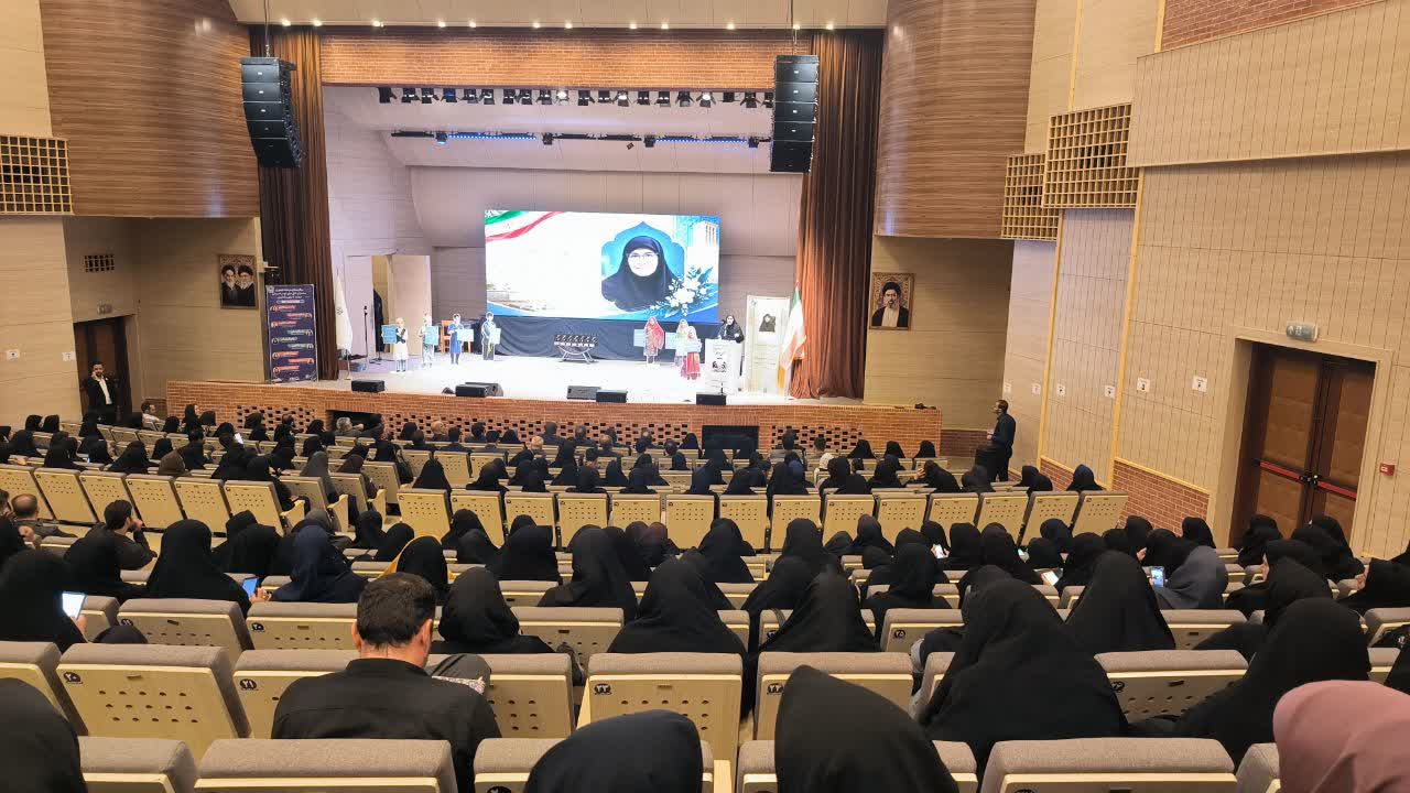 تجلیل از برگزیدگان جشنواره‌های معاونت آموزش ابتدایی استان یزد
